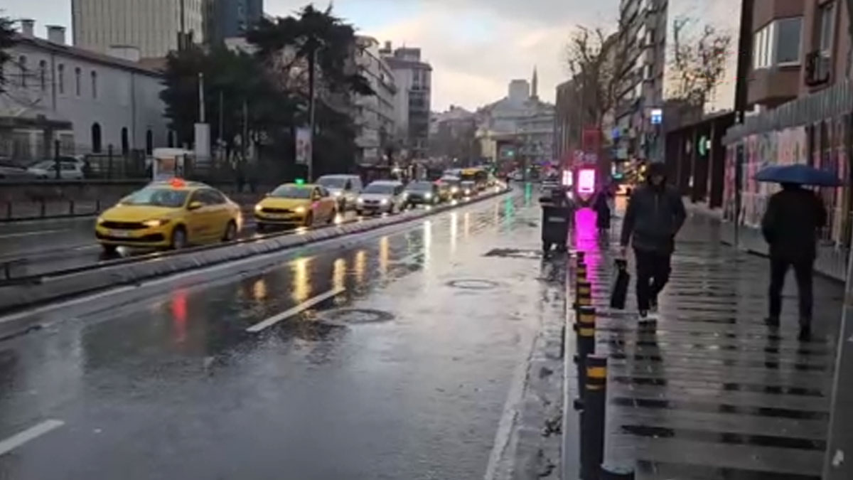 Soğuk hava etkisini gösterdi: İstanbul’da kar yağışı başladı