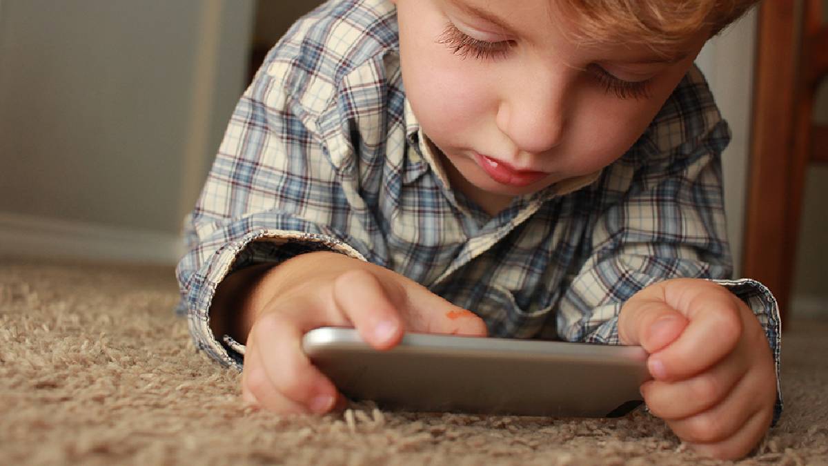 Uzmanlar uyarıyor: Aşırı ekran kullanımı beyin sağlığını tehdit ediyor