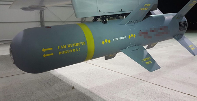 Selçuk Bayraktar Türkiye'nin ilk milli silahlı insansız hava aracının (İHA) görüntülerini paylaştı