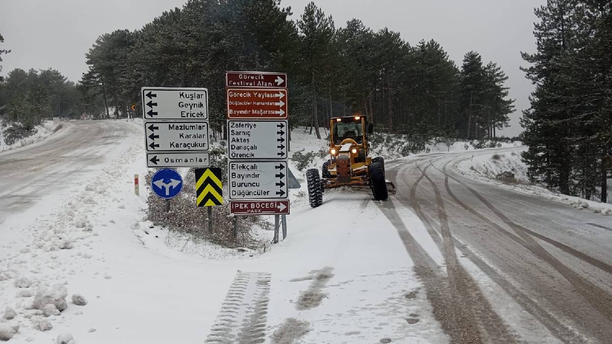 Bursa'da kar yağışı başladı: Büyükşehir ekipleri sahada