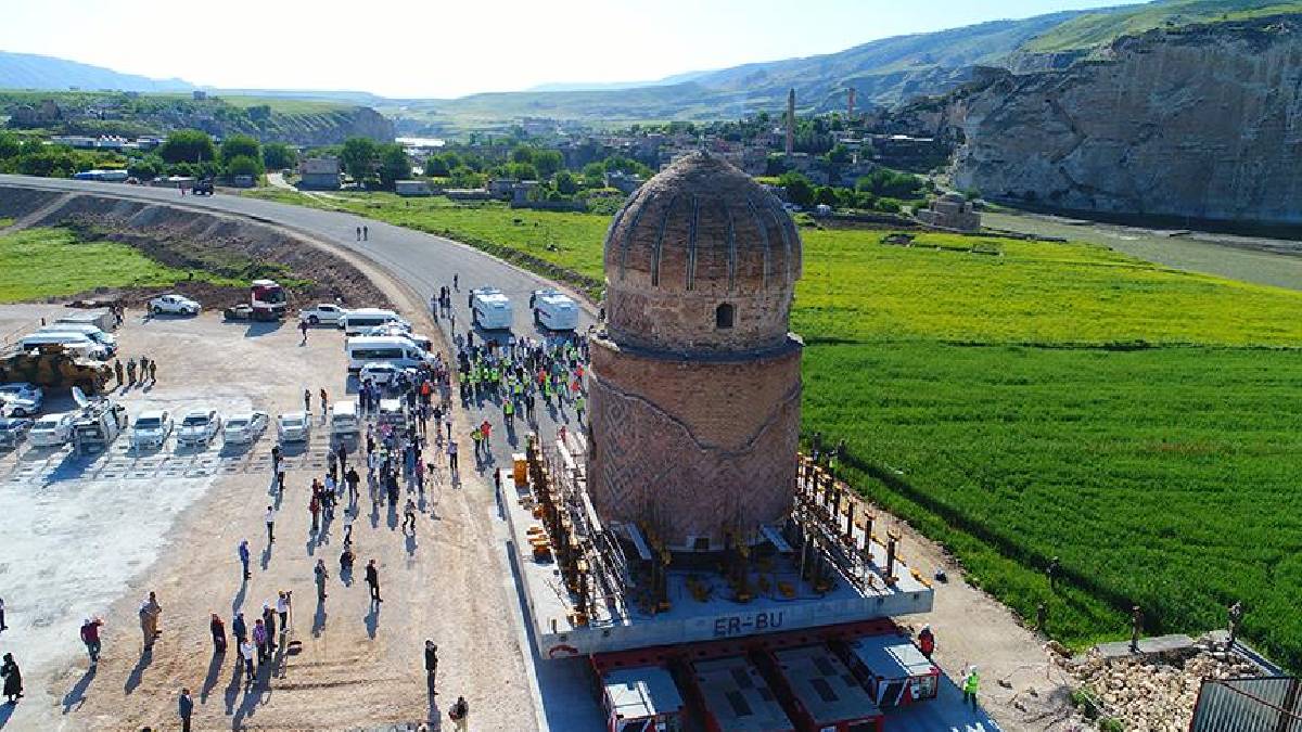 552 yıldır dimdik ayakta duruyor! Kimse gözlerini ayıramıyor: Batman’ın gizli hazinesi…