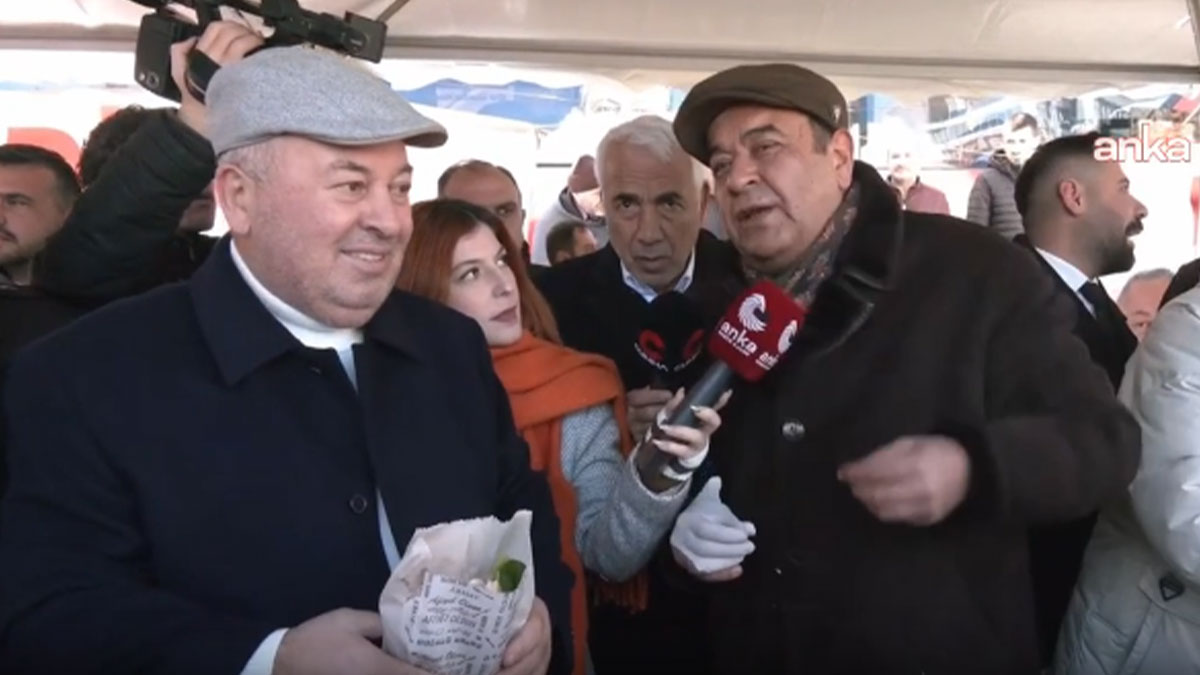 CHP'li Beker, 'İnsanlar alamıyor' dedi, hamsiyi ücretsiz dağıttı