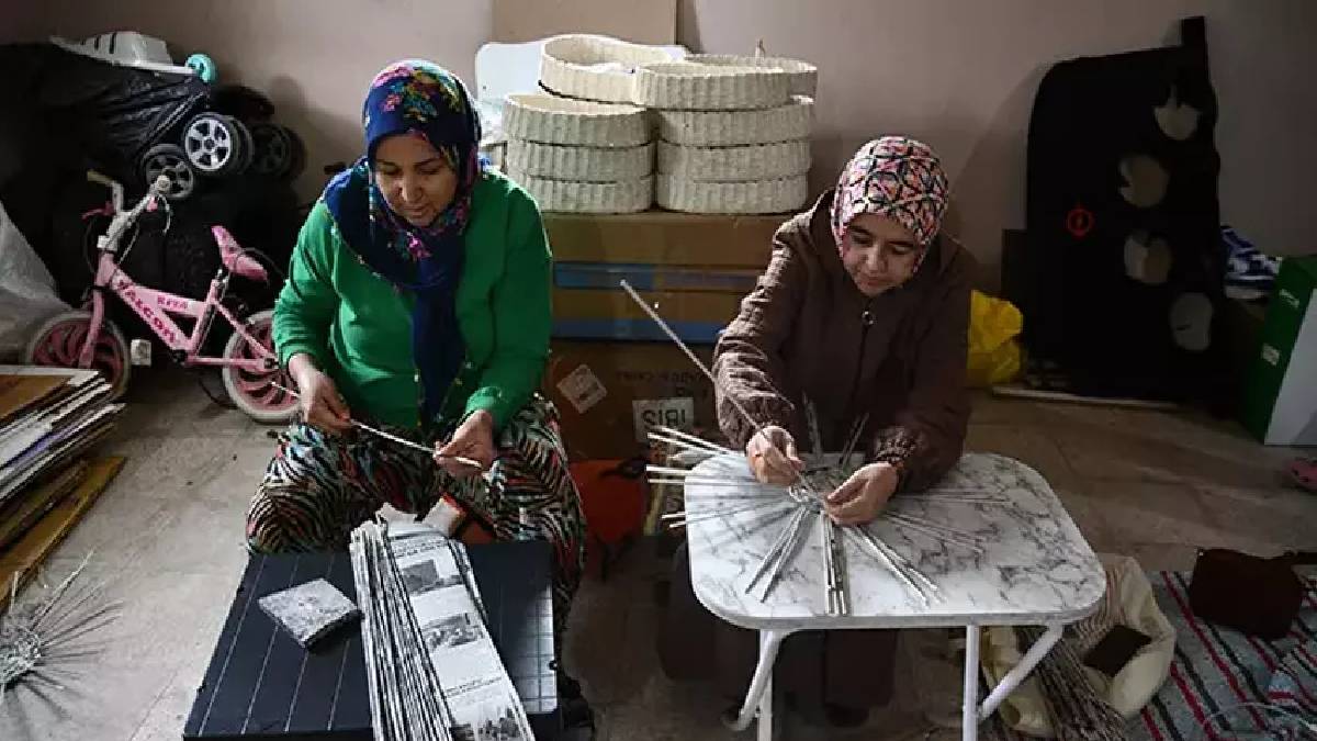 Sıfır atık projesiyle başladılar, gazeteleri elden geçirdiler! Boş depolar atölyeleri oldu