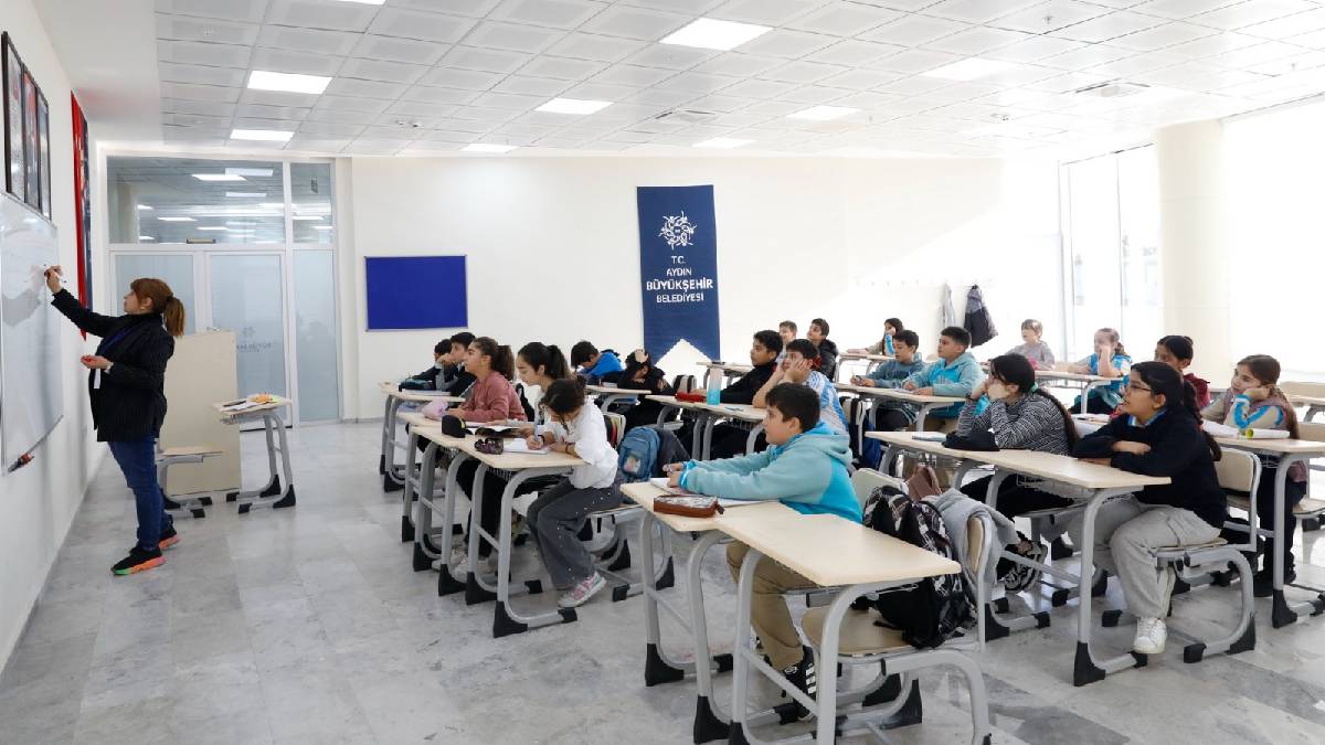 Başkan Çerçioğlu’ndan eğitime tam destek: Öğrenciler geleceğe Aydın Büyükşehir Belediyesi ile hazırlanıyor