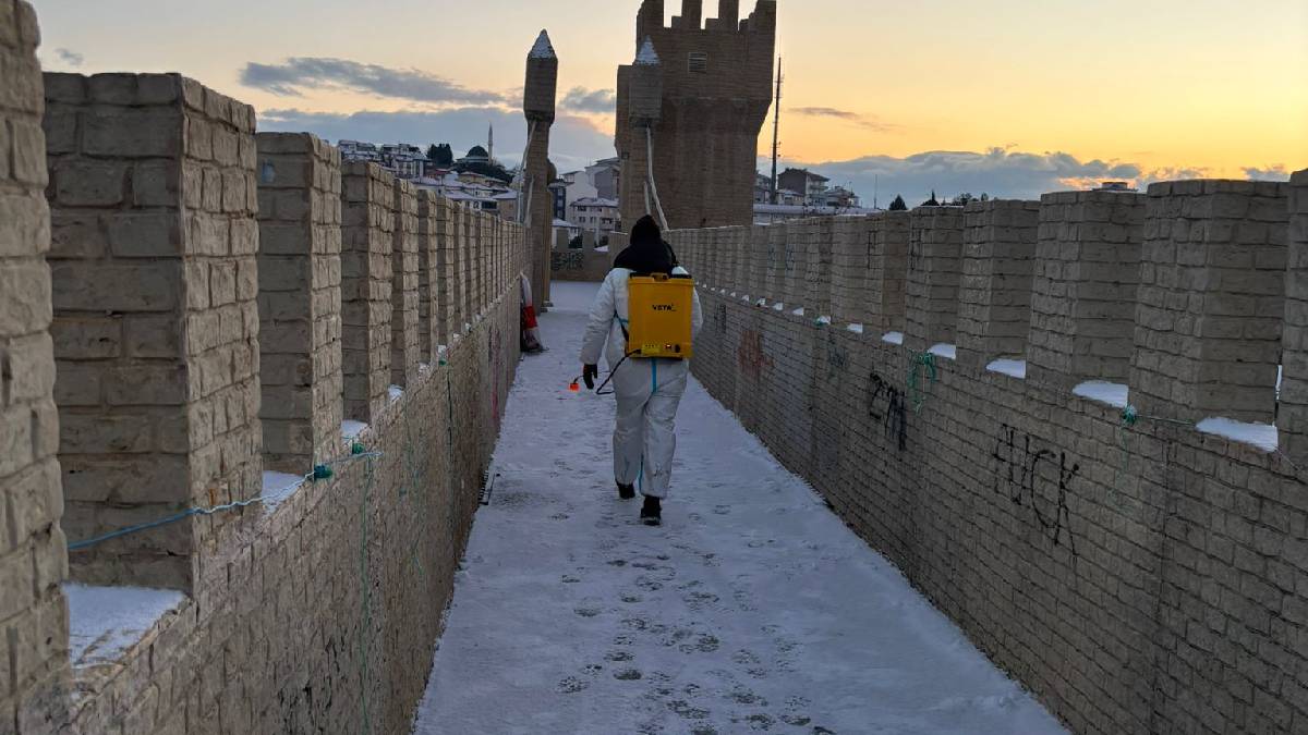 Bilecik Belediyesine bağlı ekipler gece boyunca teyakkuzda kaldı