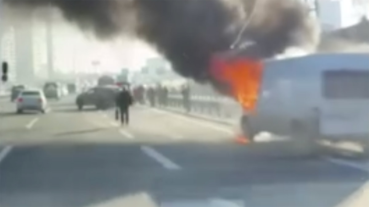 TEM'de araç yangını! İtfaiye ekipleri müdahale ediyor