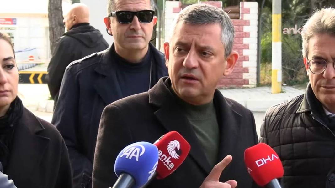 Özgür Özel, Tunç Soyer'i ziyaret etti