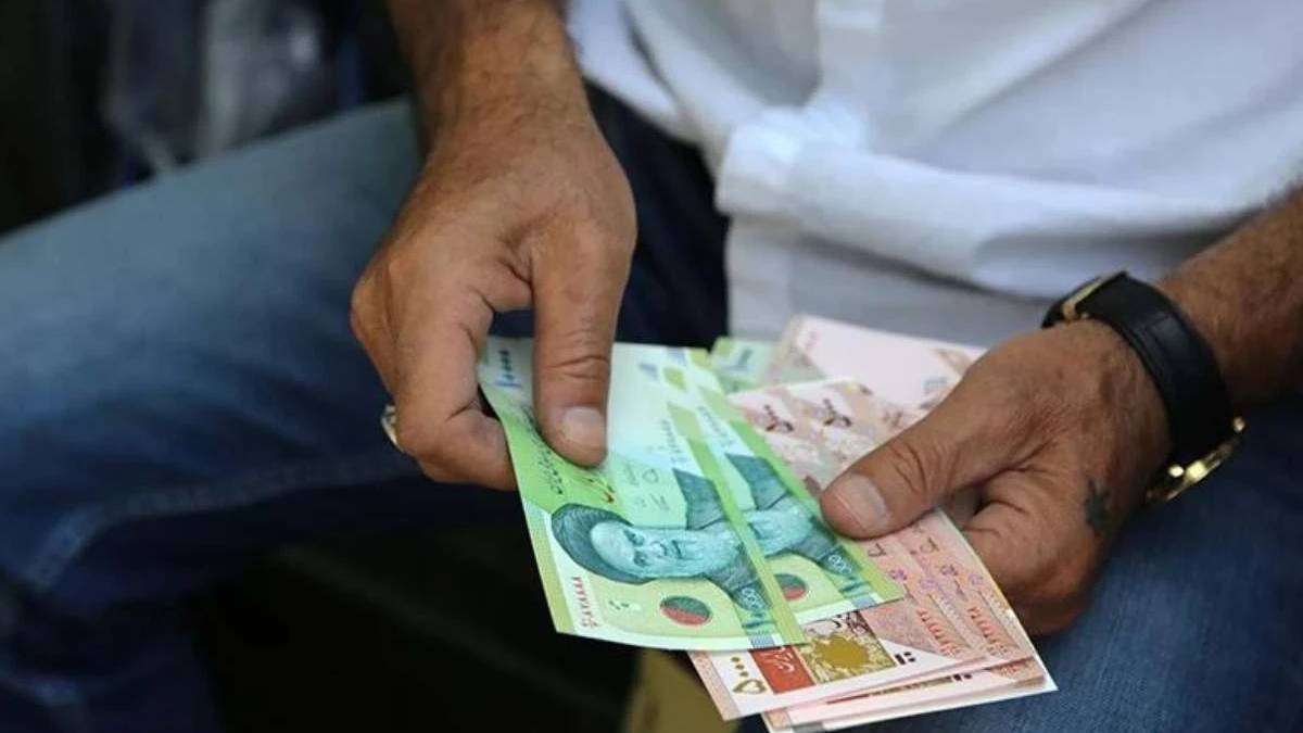 İran'da döviz kuru fırladı, esnaf kepenk indirdi