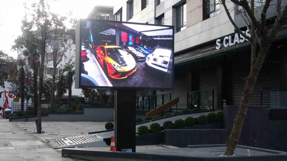 Lüks otomobil galerisinde 11 milyar TL vurgun iddiası: Sahibi yurt dışına kaçtı