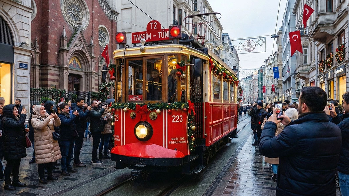 İETT'nin Beyoğlu'nda hazırladığı sürprizi gören telefonuna sarıldı!