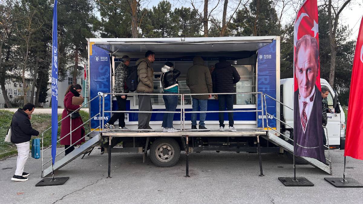 Büyükşehirden öğrencilere sıcak çorba