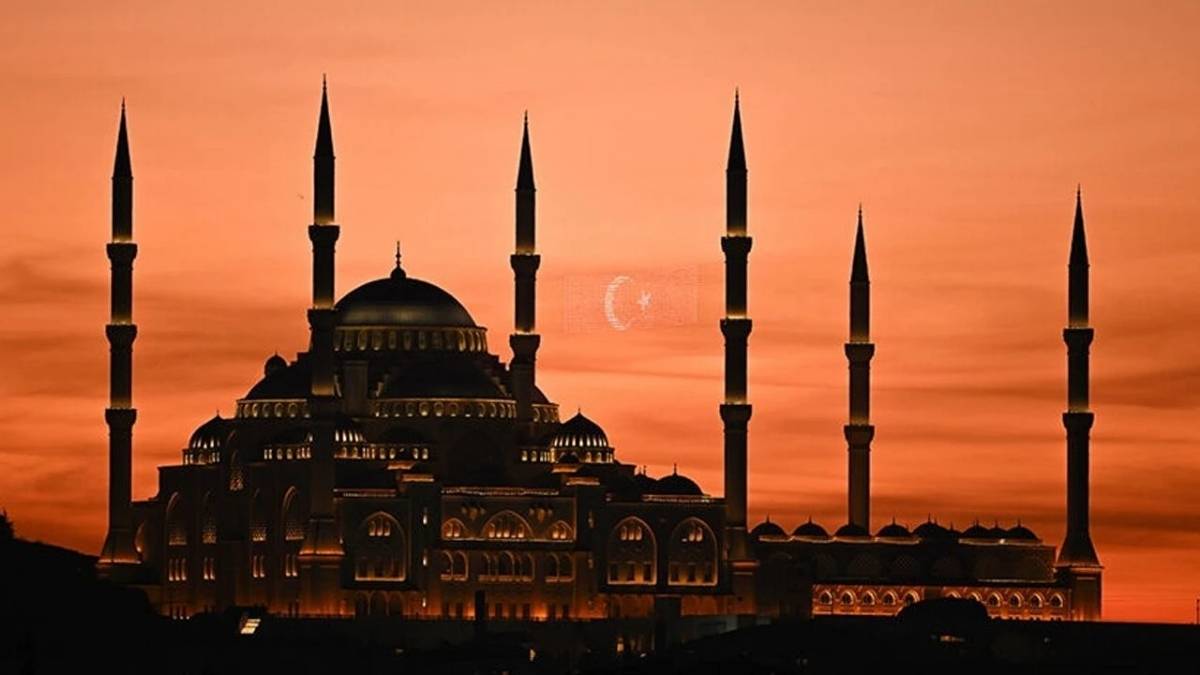 Berat Kandili ne zaman? Berat Kandili hangi ayda eda ediliyor? İşte 2026 Berat Kandili tarihi