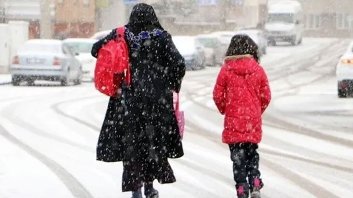 Siirt'te eğitime kar engeli