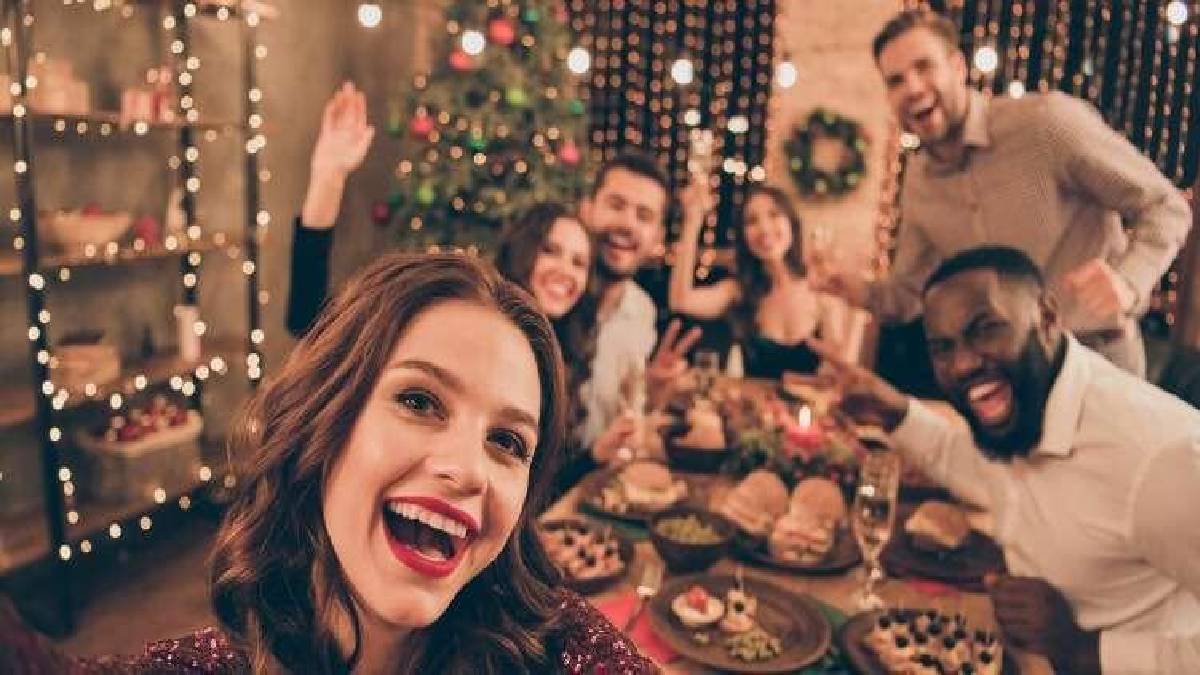 Yılbaşı gecesinde ne yapılır? Evde eğlencenin dozunu artıracak en keyifli aktiviteler ve oyunlar