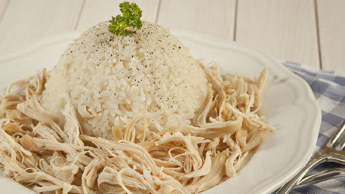 Mutfağın zamansız klasiği: Tane tane dökülen tam ölçülü tavuklu pilav tarifi!