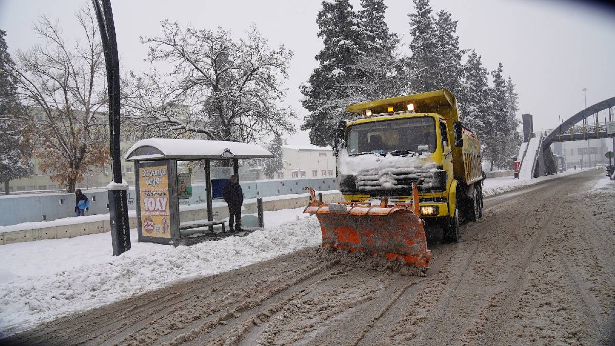 Gaziantep Büyükşehir’den karla mücadelede kesintisiz çalışma