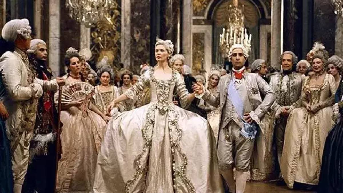 Peri masalıyla başladı, sonu kanlı bitti! Maria Antoinetta'nın hem gelinliği hem de hayatı dikkat çekiyor