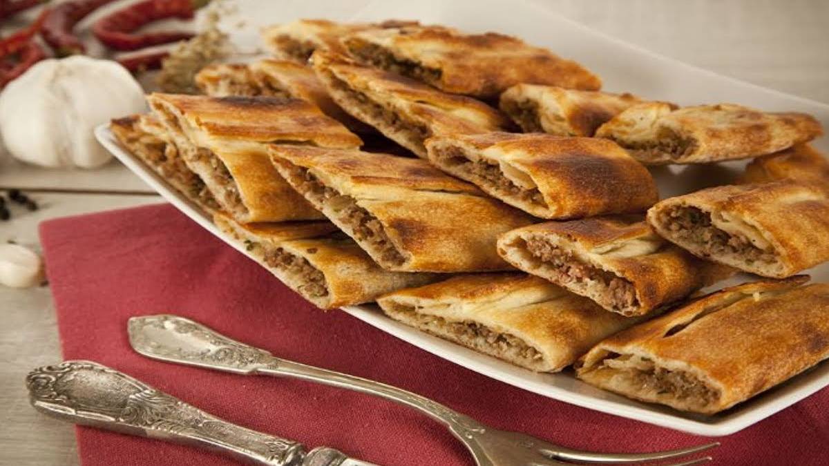 Evde pide keyfi: Dışı çıtır içi sulu kapalı pide yapımının tüm sırları!