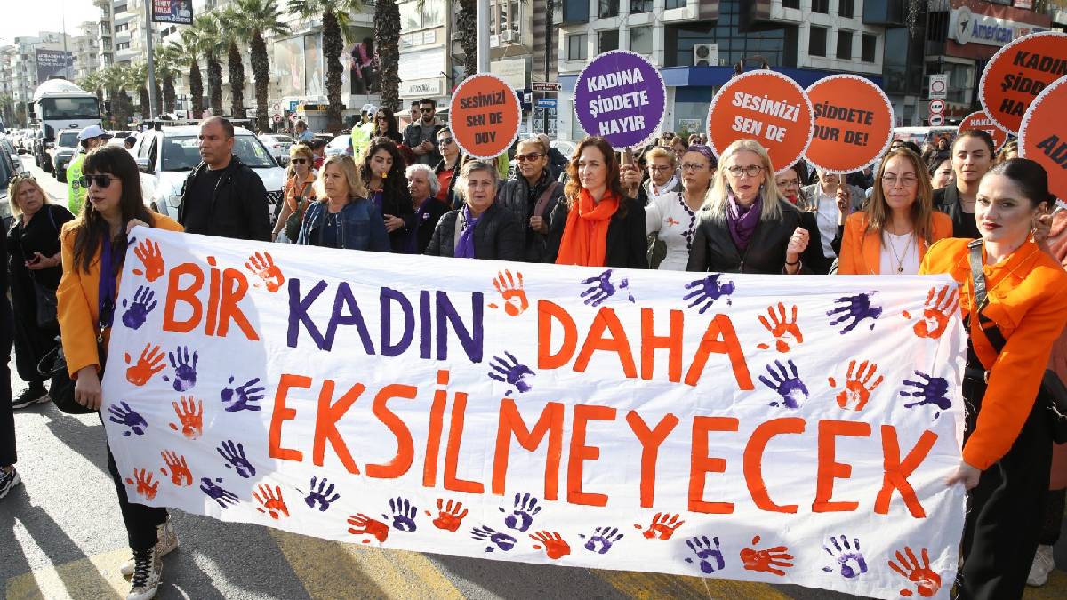 Karşıyaka’da ‘Kadın ve Aile Hizmetleri’ ile 5 bin kadına destek