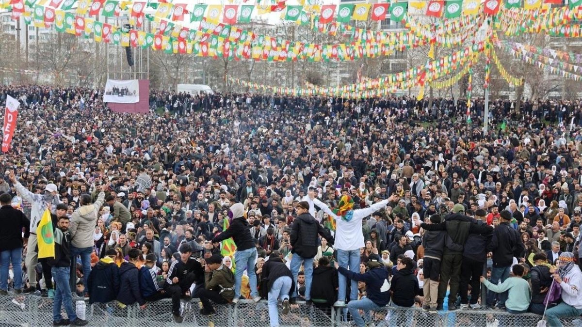 'Öcalan'a özgürlük' mitingi hava şartları nedeniyle erteledi