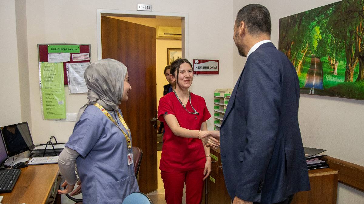 Başkan Vekili Çiçek’ten sağlık çalışanlarına yeni yıl ziyareti