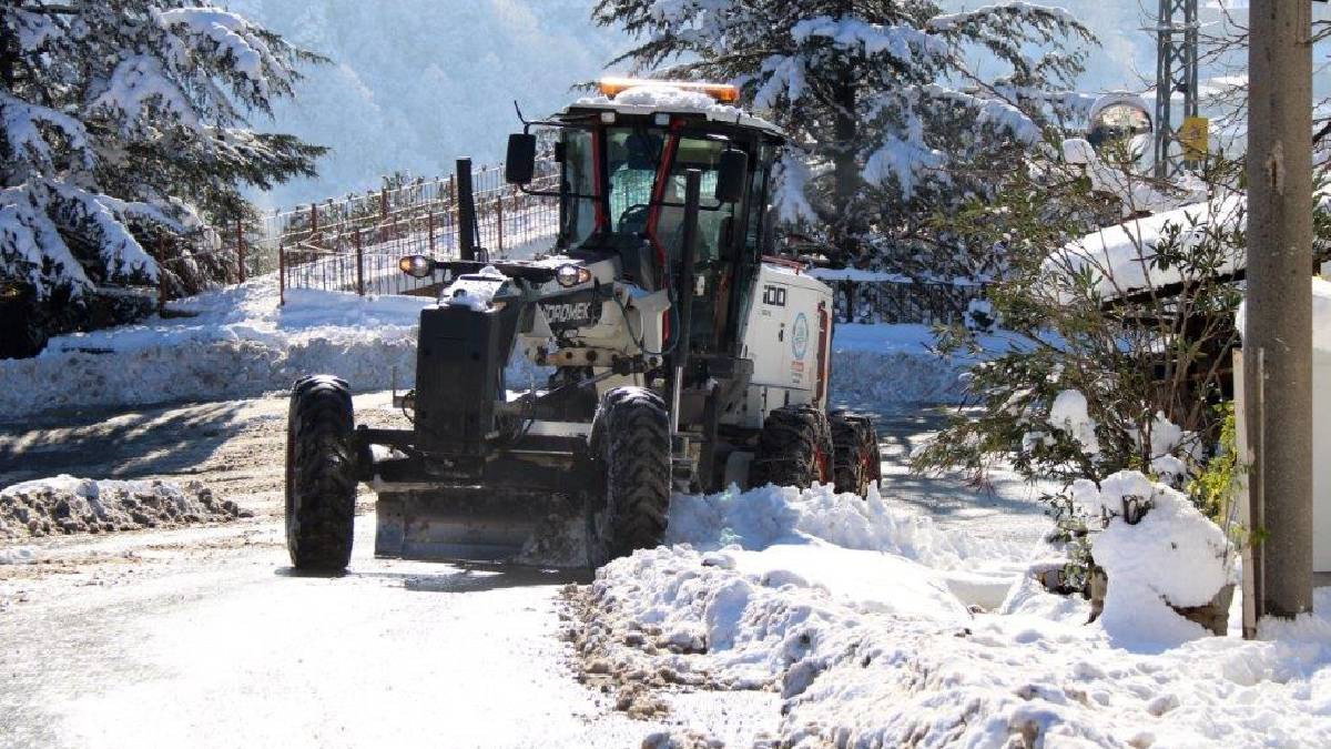 Kdz. Ereğli Belediyesi’nin karla mücadele mesaisi sürüyor