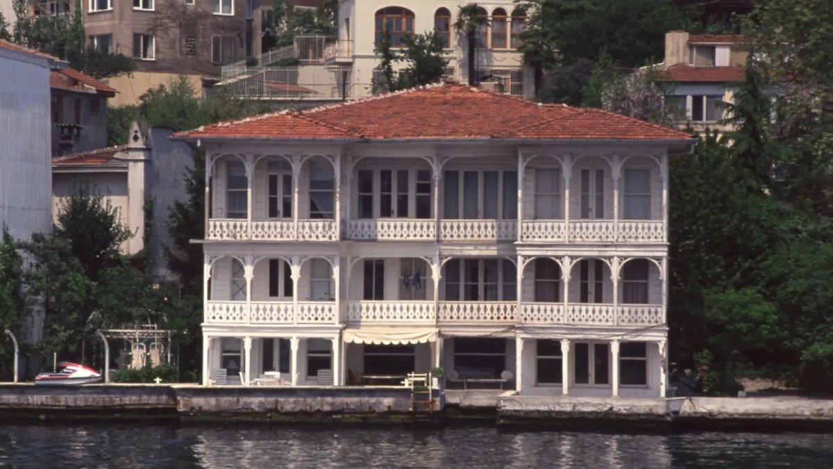 Yeniköy’deki 200 yıllık tarihi yalı yeniden satışta