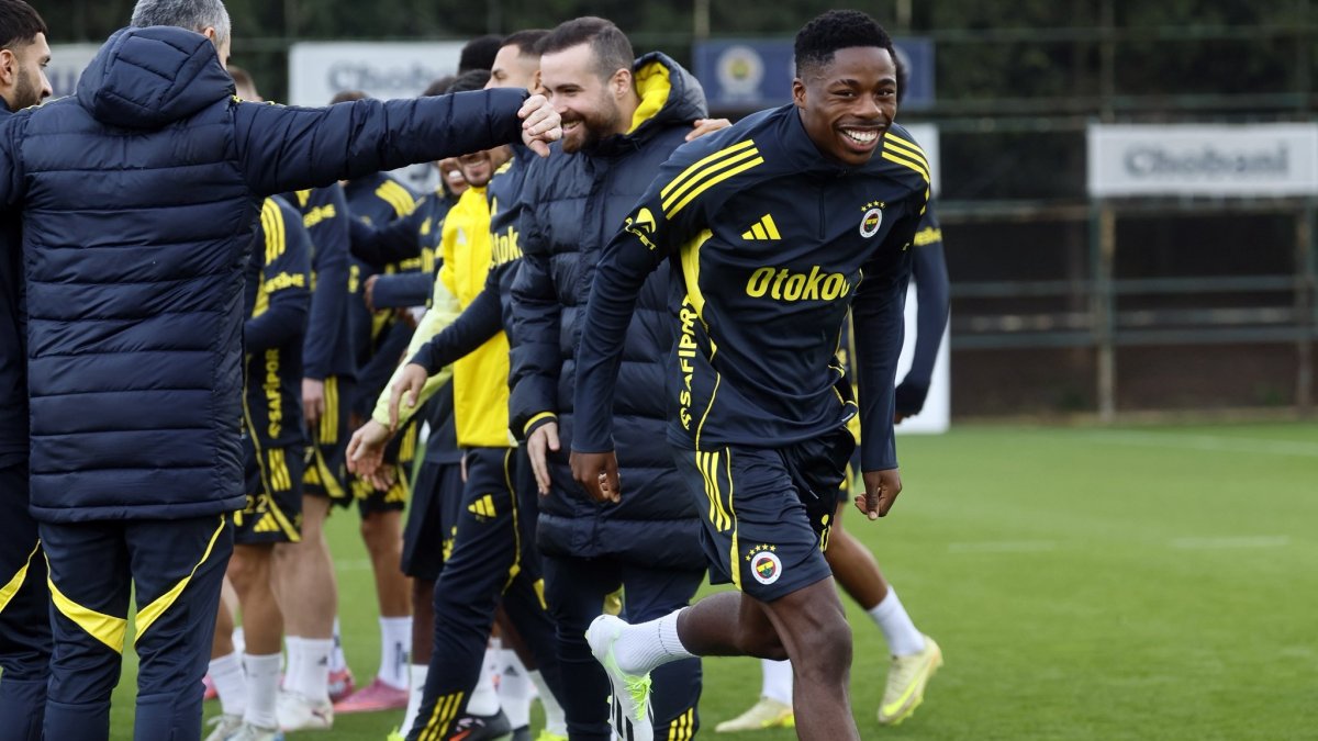 Fenerbahçe'nin yeni transferi sahaya indi: Musaba ilk antrenmanına çıktı