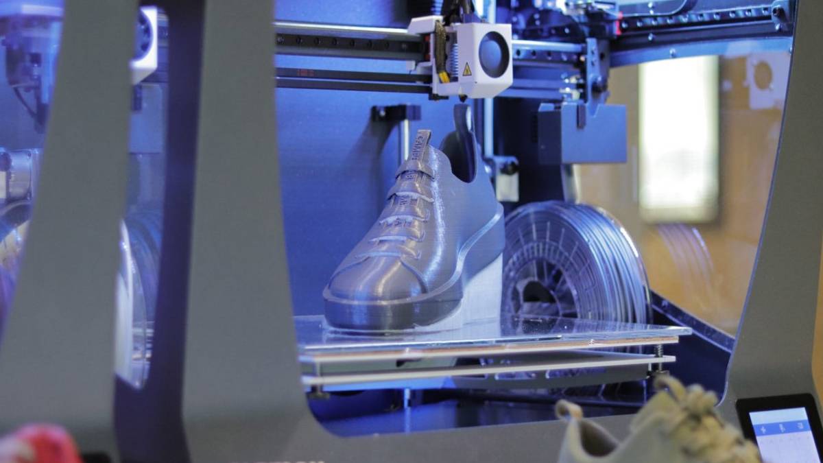 Ayakkabı ayağıma olmadı derdi kalkıyor! Herkesin ayağına göre üretiyor 15 saniyede teslim ediyor