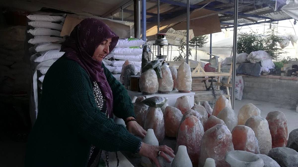 Çankırı’da yok satıyor, 6 yıldır bu işi yapıyor! Yol kenarında satarak ekmek parasını çıkarıyor