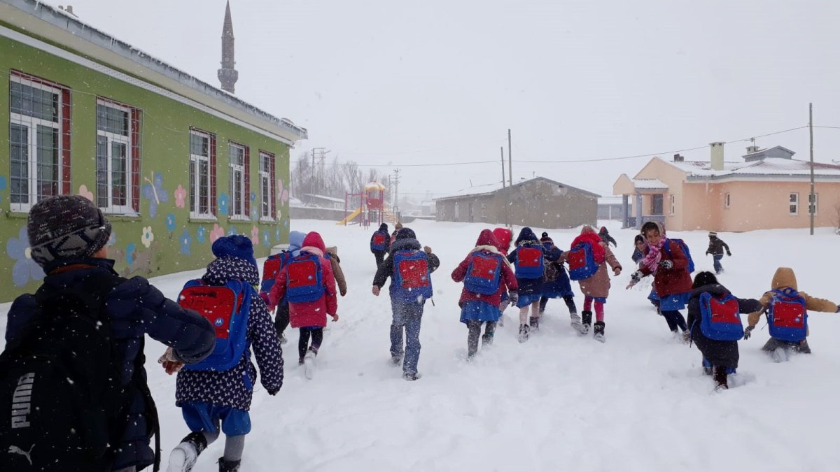 Eğitime 'kar engeli': Birçok ilde okullar tatil
