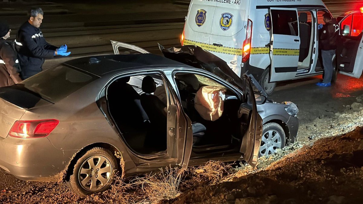 Eskişehir'de katliam gibi kaza: 3 ölü... Yarış yapan otomobil yayalara çarpıp kaçtı