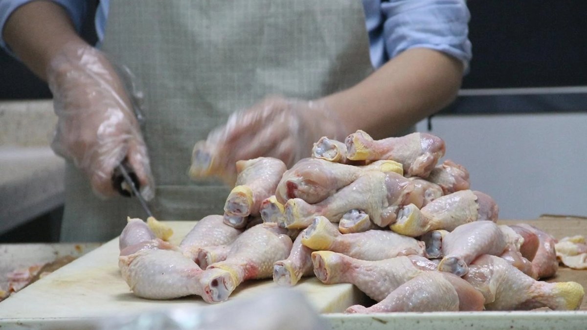 Kırmızı et fiyatlarındaki tırmanışın ardından tüketici rotasını tavuk etine çevirdi: Beyaz ete yüzde 25 zam yolda