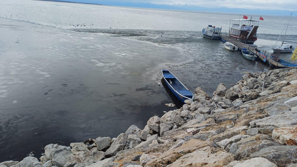 Beyşehir Gölü’nde çifte tehdit: Kuraklık ve don balıkçıları vurdu
