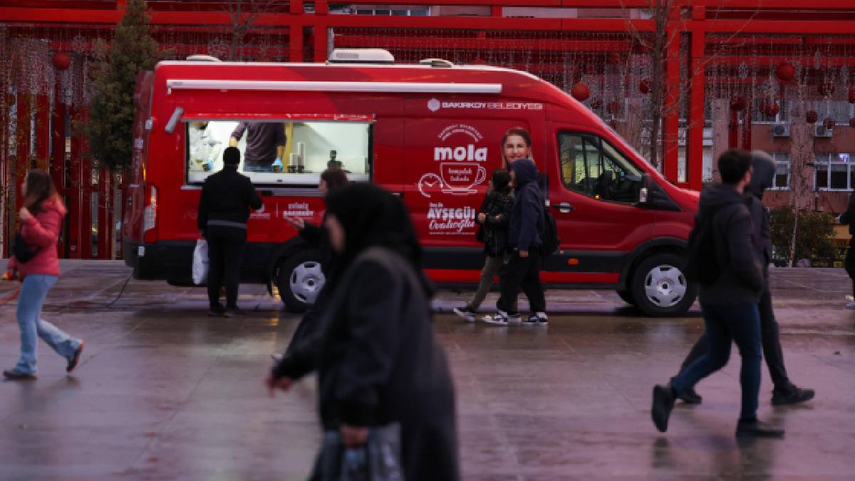 Bakırköylüler güne sıcak bir mola ile başlıyor: Belediyeden soğuk sabahlarda içleri ısıtan çorba ikramı...