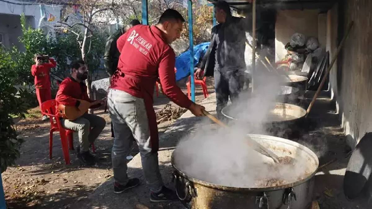 7 saat boyunca pişiriliyor, kış sofralarında yerini alıyor! Mardin’in vazgeçilmez lezzeti dakikalar içinde dibini görüyor