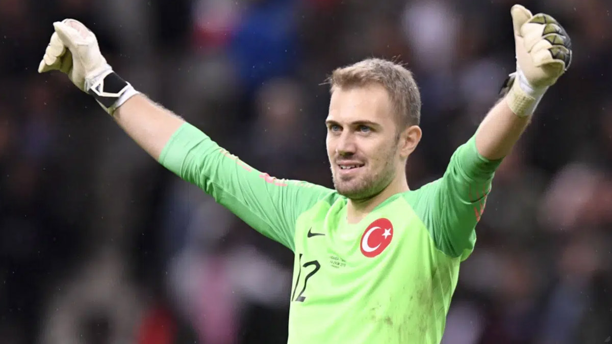 Mert Günok Fenerbahçe'ye geri döndü