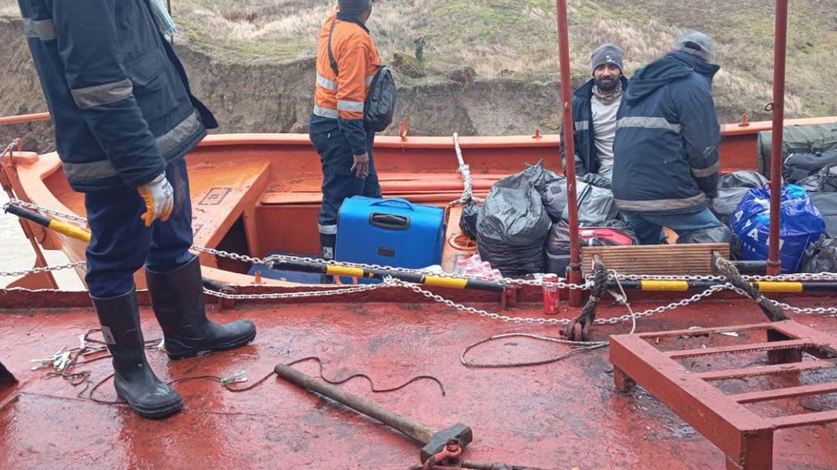 Türk gemisi Karadeniz'de karaya oturdu