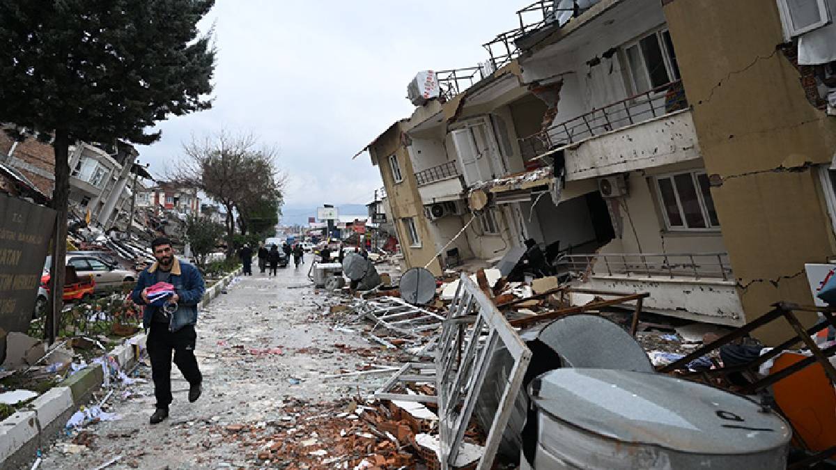6 kişiye mezar olan bina kaçak çıktı: Belediyeye rüşvet verildiği iddia edildi, iyi hal indirimi uygulandı