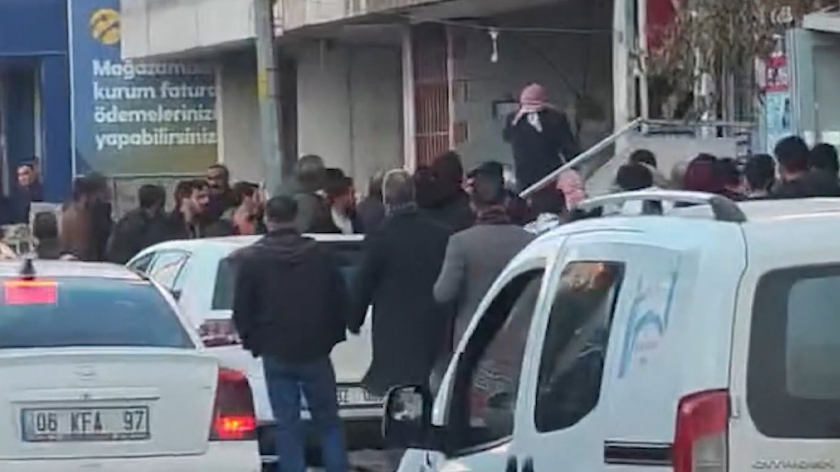 Şanlıurfa’da sokak ortasında taşlı sopalı kavga: 5 yaralı