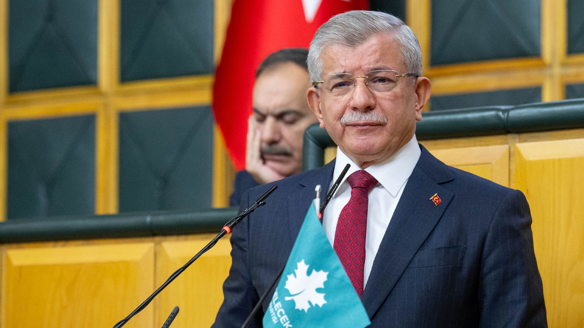 Davutoğlu’ndan Erdoğan’a çağrı: 'Kimin Venezuela’yla ilişkisi olmuşsa gözünün yaşına bakmayın'