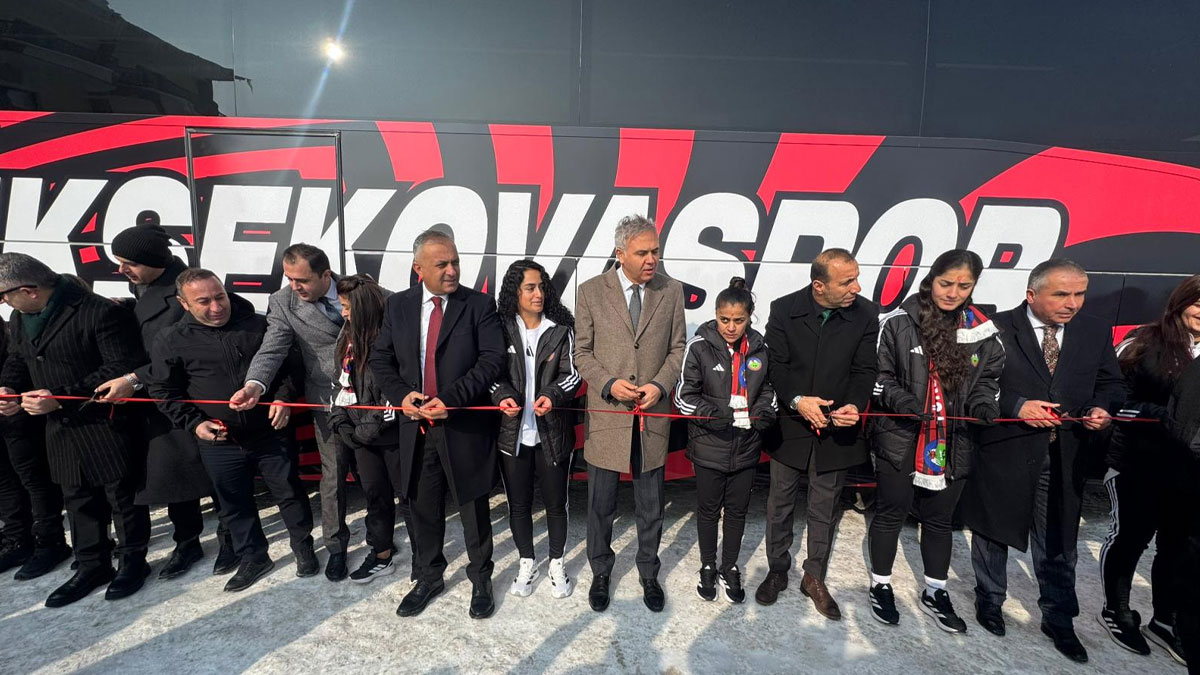 Cumhurbaşkanı Erdoğan’dan Yüksekovaspor’a takım otobüsü