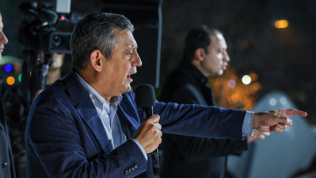 Özgür Özel: Yasa çıkana kadar Meclis’i terk etmeyeceğiz: CHP emekli maaşları için nöbete başlıyor