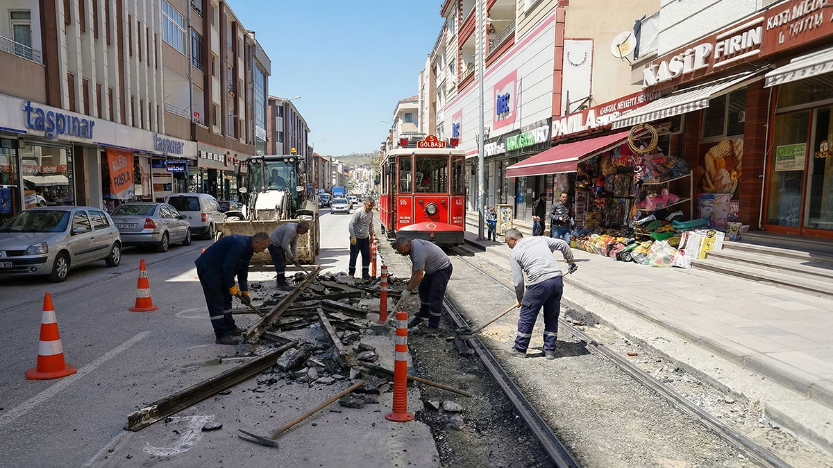 Ankara'da milyonlarca liralık proje çöpe gitti: Raylar tek tek söküldü!