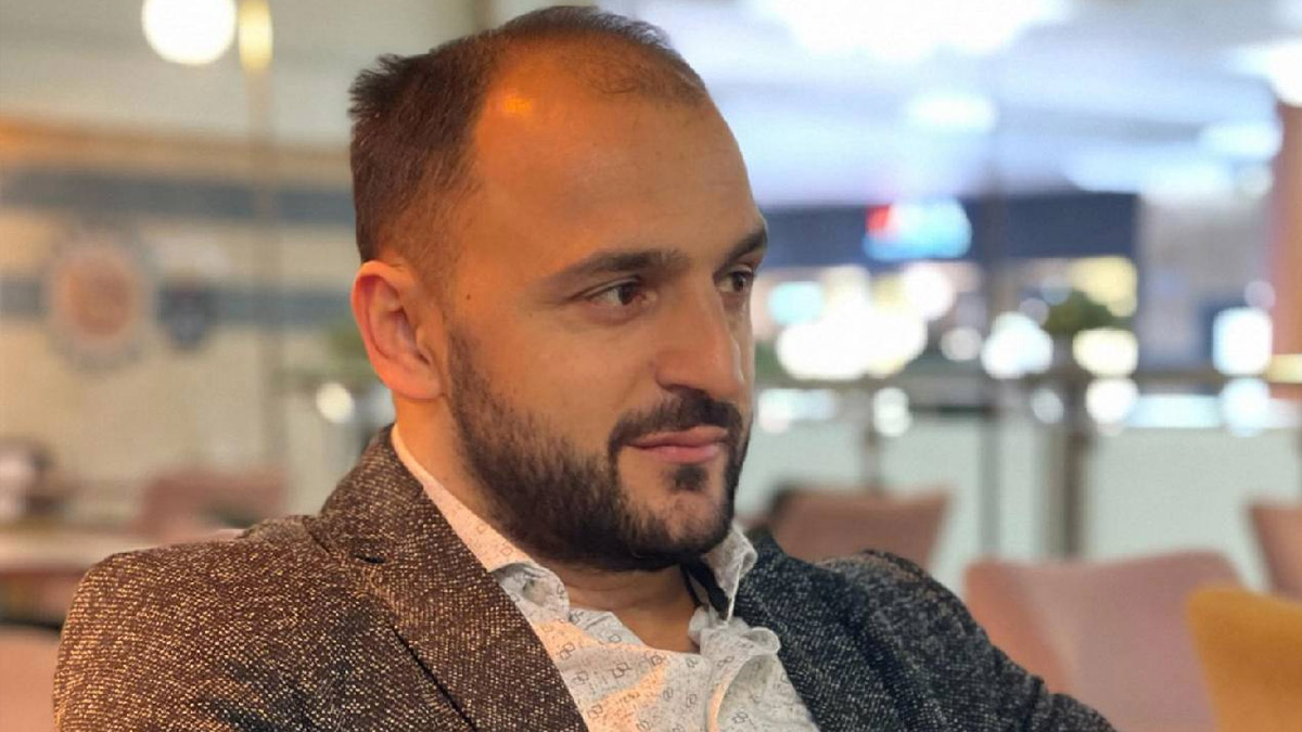 Eski belediye başkan yardımcısı bıçaklı saldırıda öldürüldü