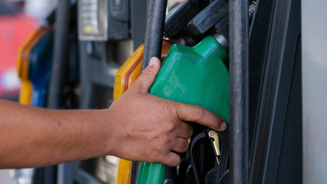 Araç sahiplerine müjde: Motorine büyük indirim