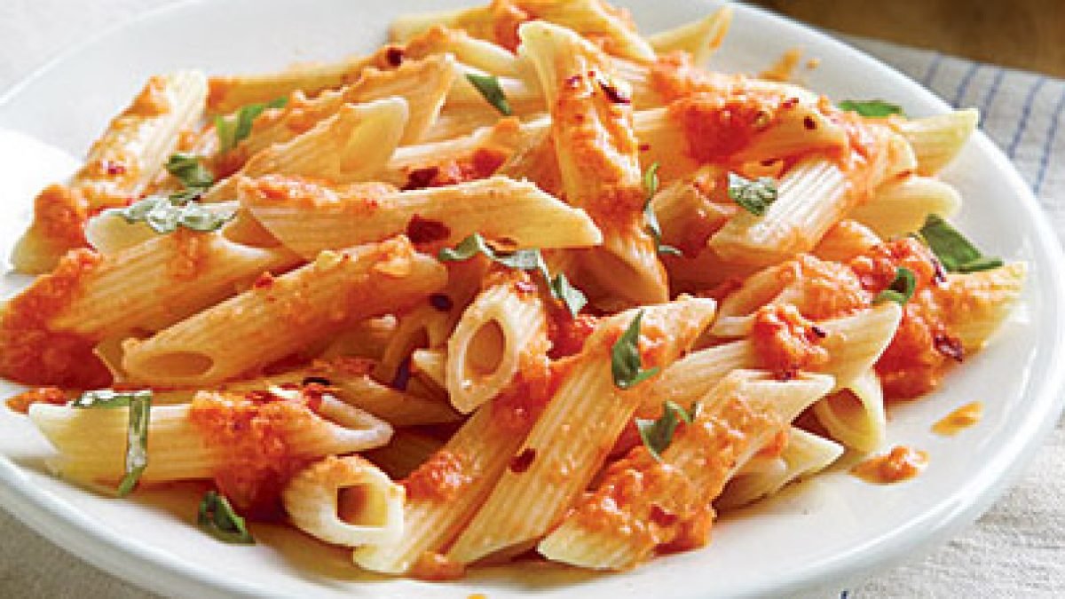 Makarnanız neden sos tutmuyor? Mutfaktaki o yağ hatasına son