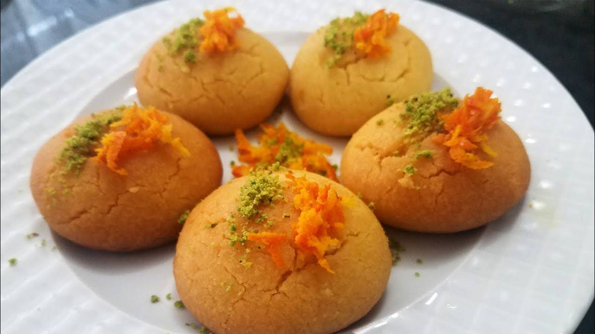 Yiyen bir tane daha istiyor! Sırrı sosunda saklı: İşte portakallı ıslak kurabiye tarifi