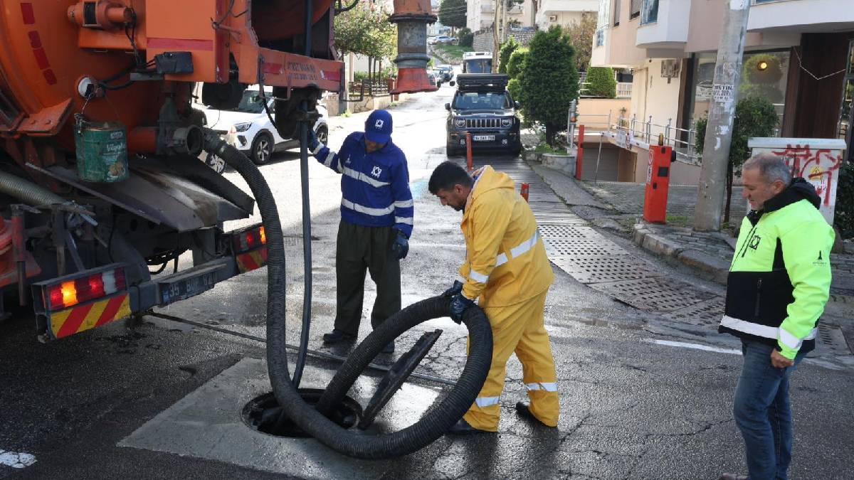 İzmir Büyükşehir Belediyesi ekipleri yağış nöbetinde