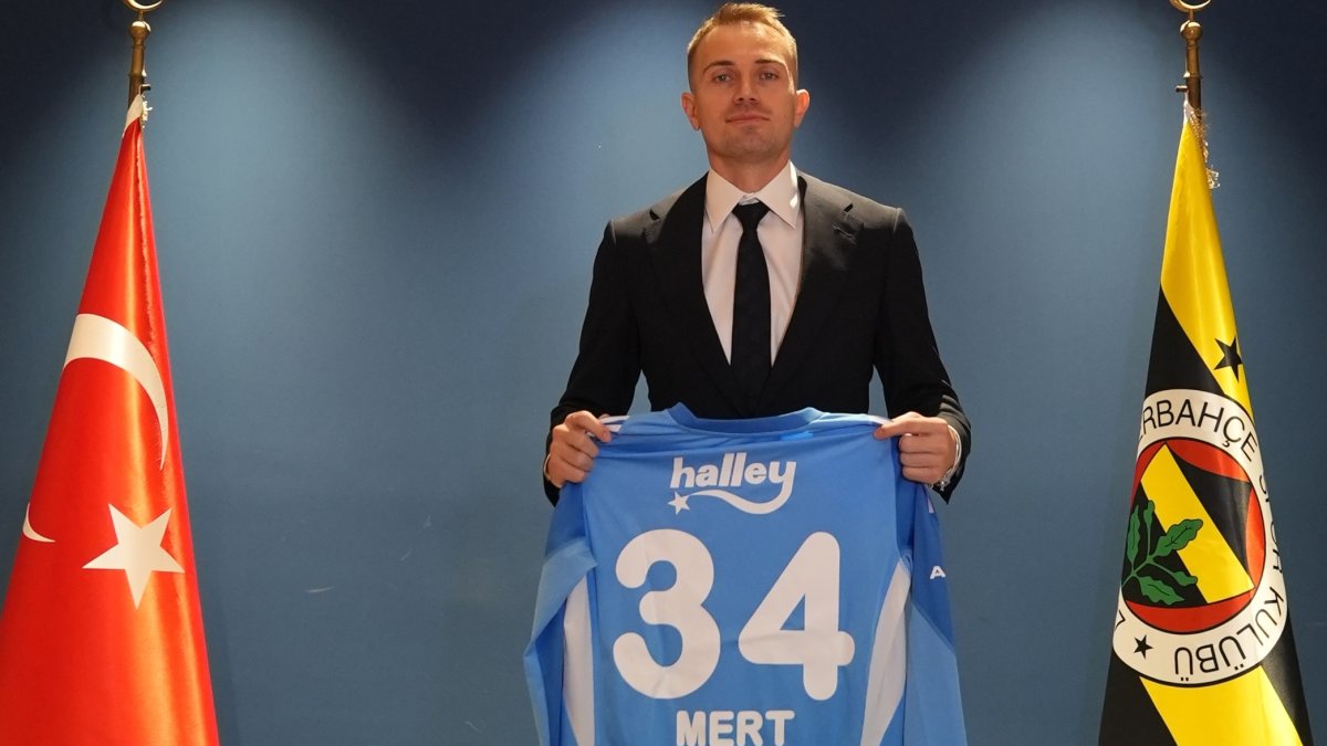 Mert Günok, Fenerbahçe'ye geri döndü: Milli kaleci 2.5 yıllık sözleşmeye imza attı